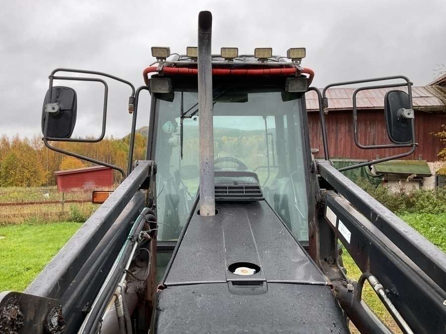 1998 Valtra Valmet 800 Four-Wheel Drive Tractor - Image 18