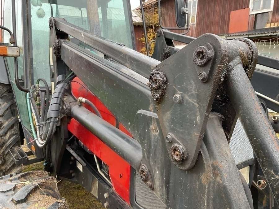1998 Valtra Valmet 800 Four-Wheel Drive Tractor - Image 19