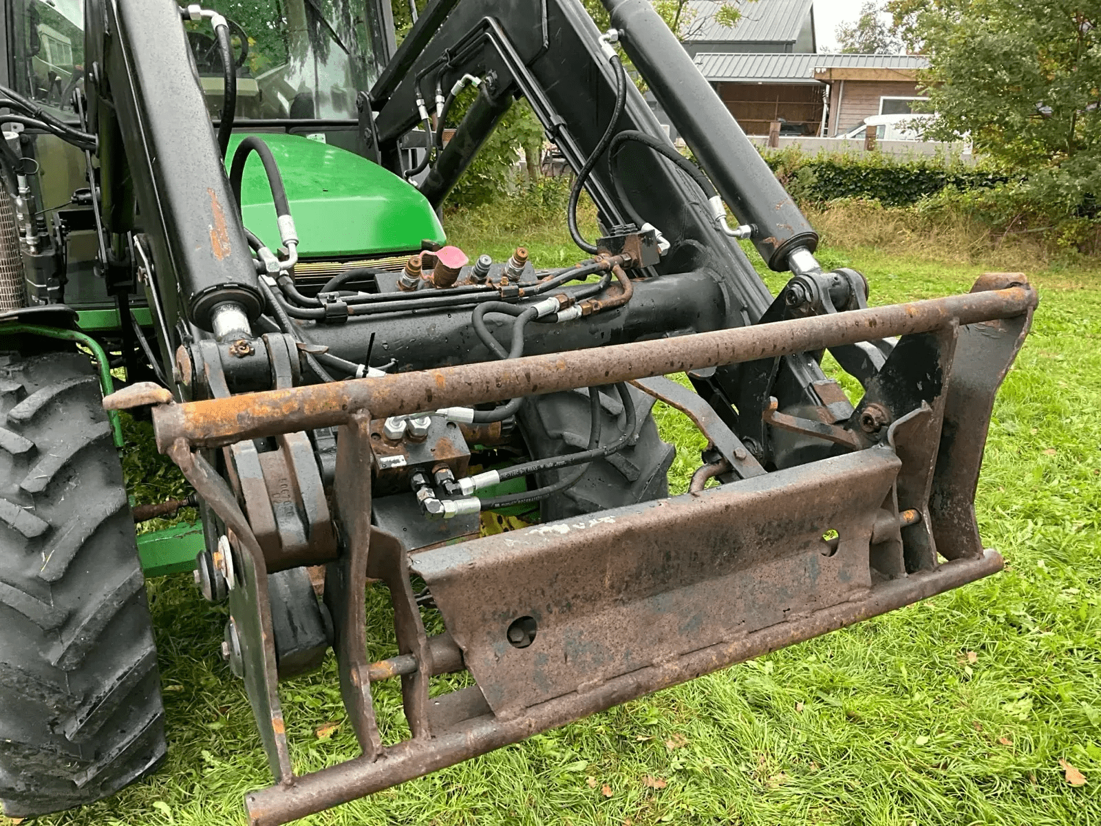 1992 John Deere 6200 Four-wheel drive farm tractor with front loader - Image 19