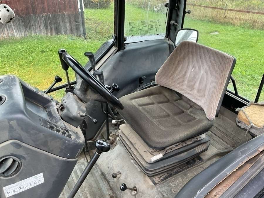 1998 Valtra Valmet 800 Four-Wheel Drive Tractor - Image 3