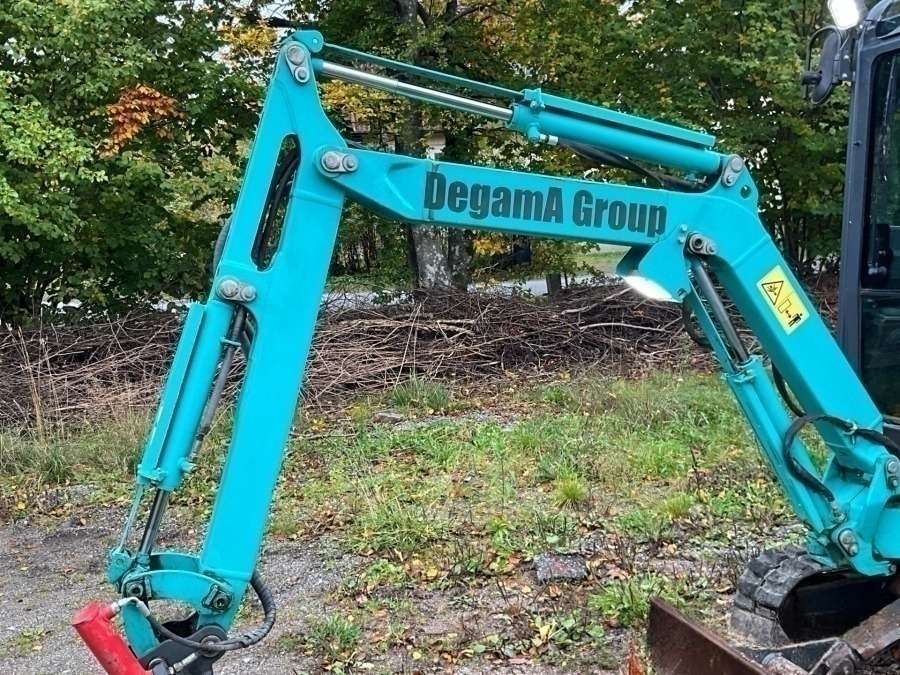 2017 Kobelco SK18 excavator with machine trailer and attachments - Image 15