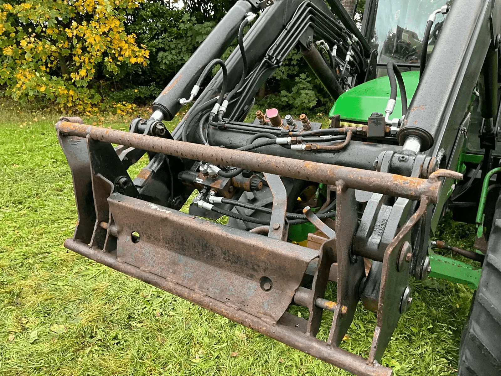 1992 John Deere 6200 Four-wheel drive farm tractor with front loader - Image 20