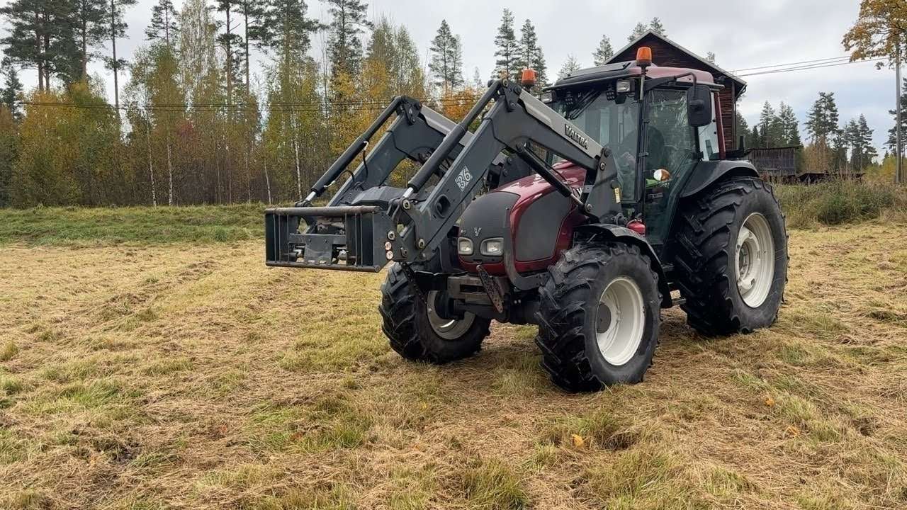2016 Valtra A93 Tractor with front loader - Image 22