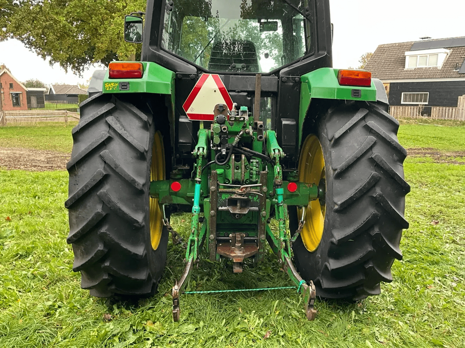 1992 John Deere 6200 Four-wheel drive farm tractor with front loader - Image 23