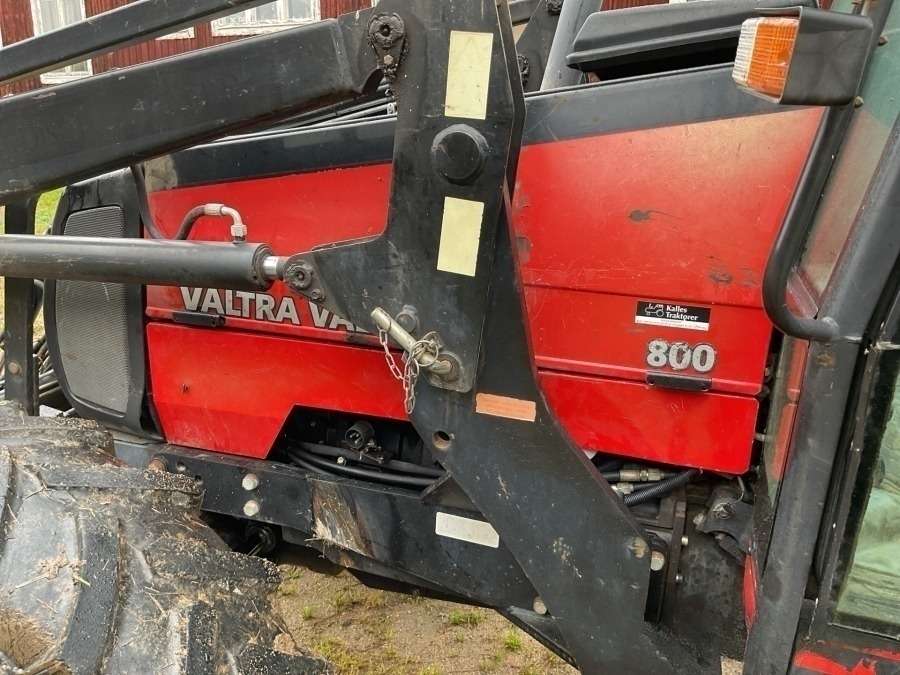 1998 Valtra Valmet 800 Four-Wheel Drive Tractor - Image 27