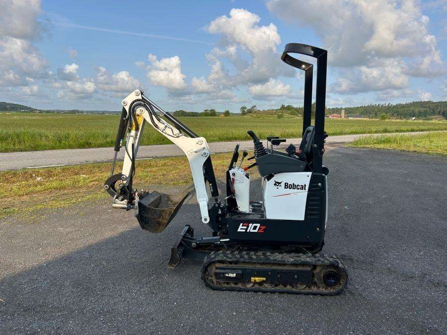 2022 Bobcat E10Z Excavator with trailer and 4 attachments