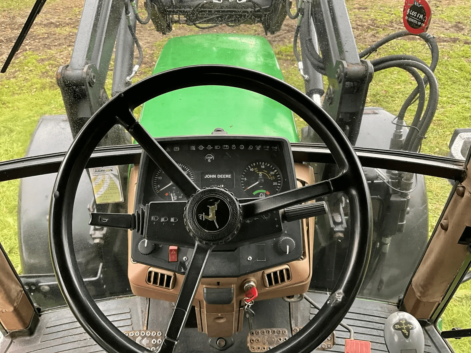 1992 John Deere 6200 Four-wheel drive farm tractor with front loader - Image 29