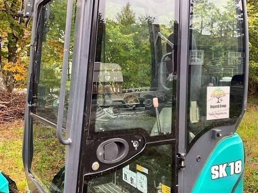 2017 Kobelco SK18 excavator with machine trailer and attachments - Image 25