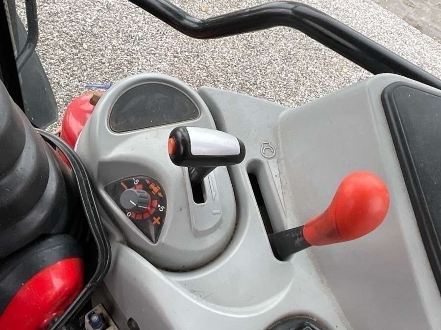 2008 Massey Ferguson 5445 Dyna-4 Tractor - Image 31