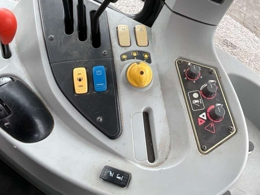 2008 Massey Ferguson 5445 Dyna-4 Tractor - Image 33