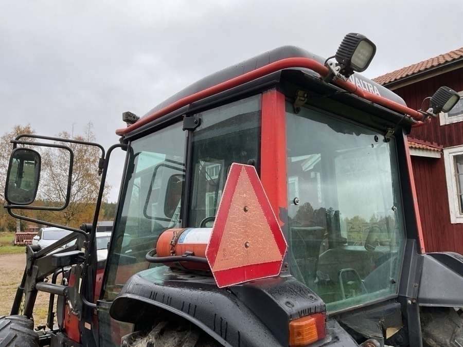 1998 Valtra Valmet 800 Four-Wheel Drive Tractor - Image 34