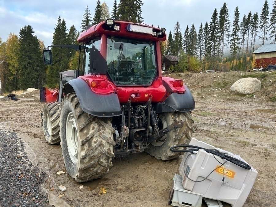 2005 Valtra C130 with snow thrower Tractor - Image 35