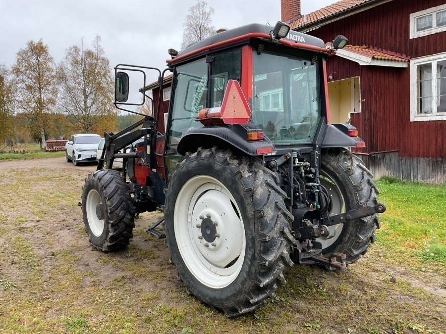 1998 Valtra Valmet 800 Four-Wheel Drive Tractor - Image 35