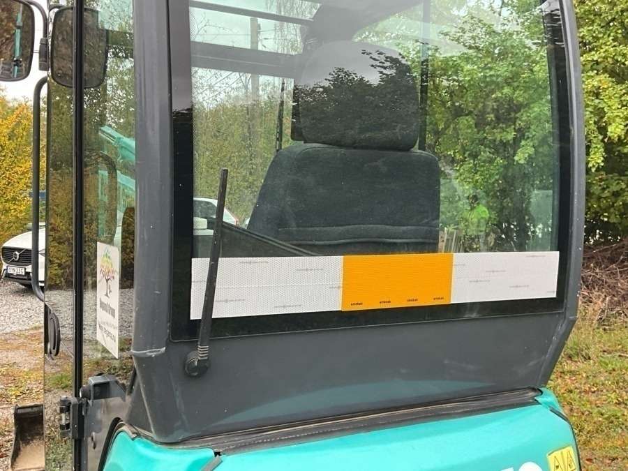 2017 Kobelco SK18 excavator with machine trailer and attachments - Image 30