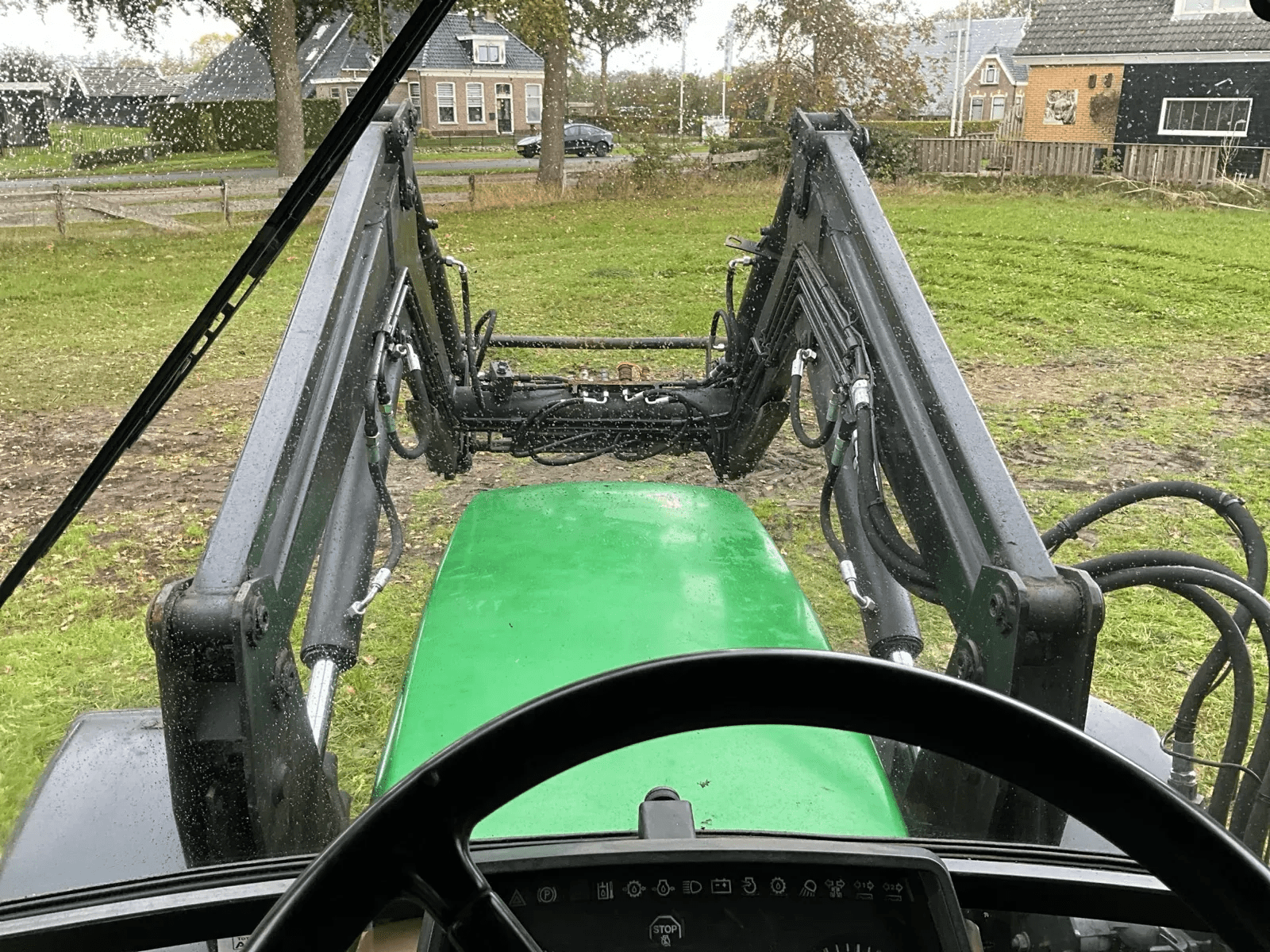 1992 John Deere 6200 Four-wheel drive farm tractor with front loader - Image 35