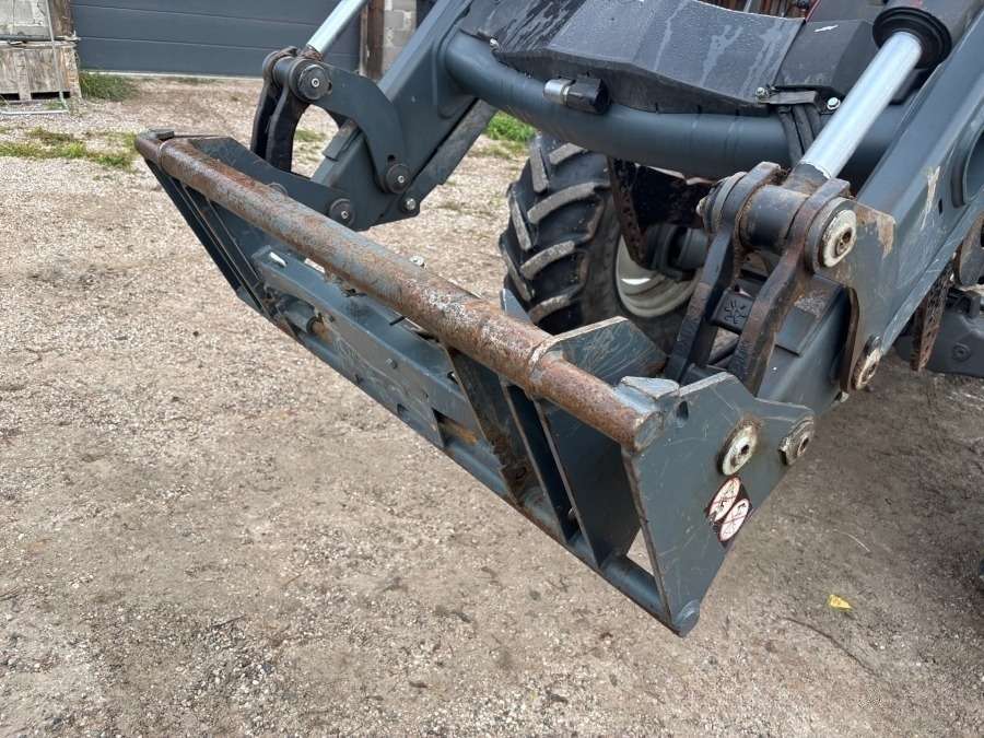 2016 Valtra A93 Tractor with front loader - Image 36