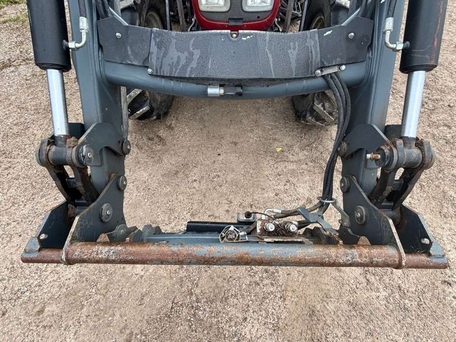 2016 Valtra A93 Tractor with front loader - Image 37