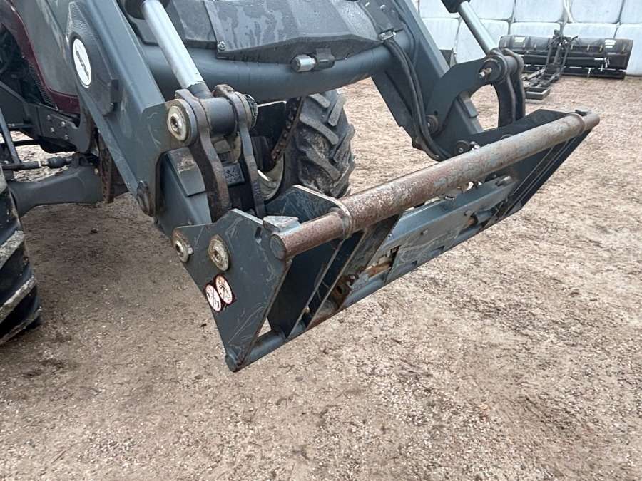 2016 Valtra A93 Tractor with front loader - Image 38