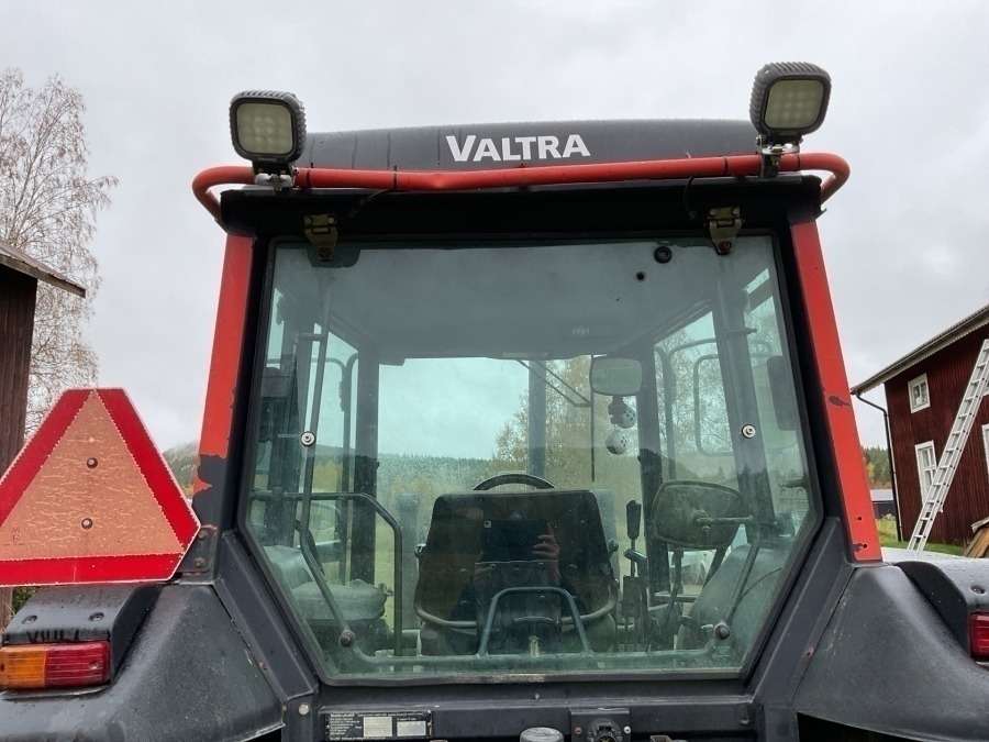 1998 Valtra Valmet 800 Four-Wheel Drive Tractor - Image 40