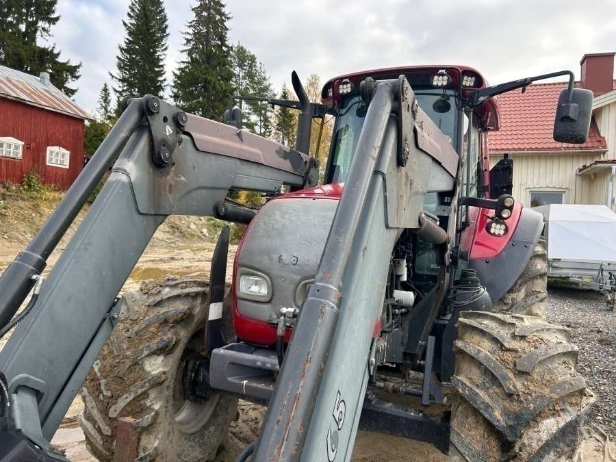 2005 Valtra C130 with snow thrower Tractor - Image 5