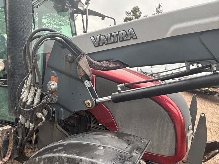 2016 Valtra A93 Tractor with front loader - Image 42