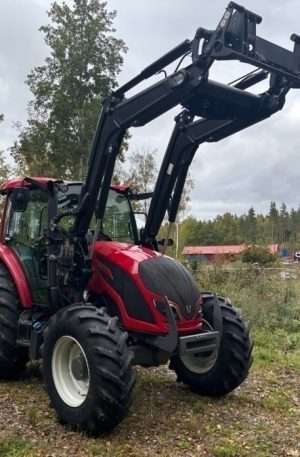 2019 Valtra A104 Tractor with loader