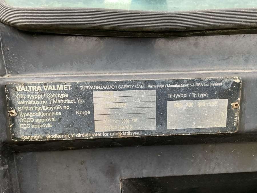 1998 Valtra Valmet 800 Four-Wheel Drive Tractor - Image 45