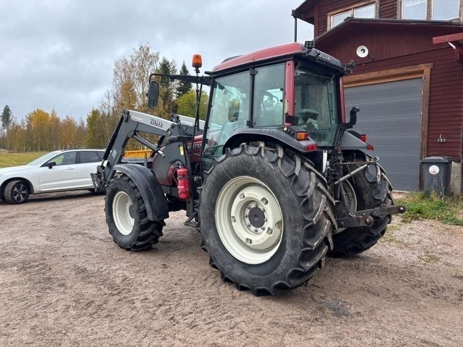 2016 Valtra A93 Tractor with front loader - Image 44