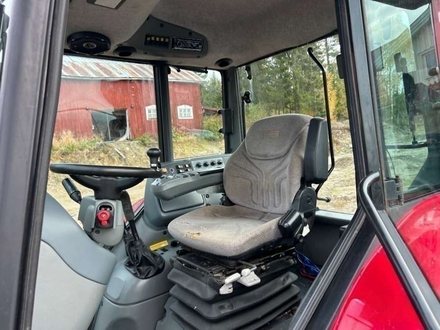 2005 Valtra C130 with snow thrower Tractor - Image 46