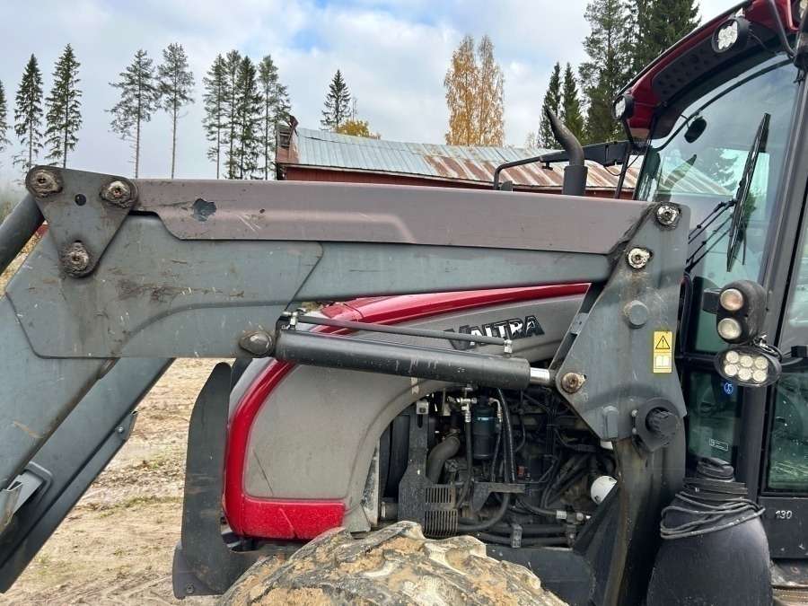 2005 Valtra C130 with snow thrower Tractor - Image 6