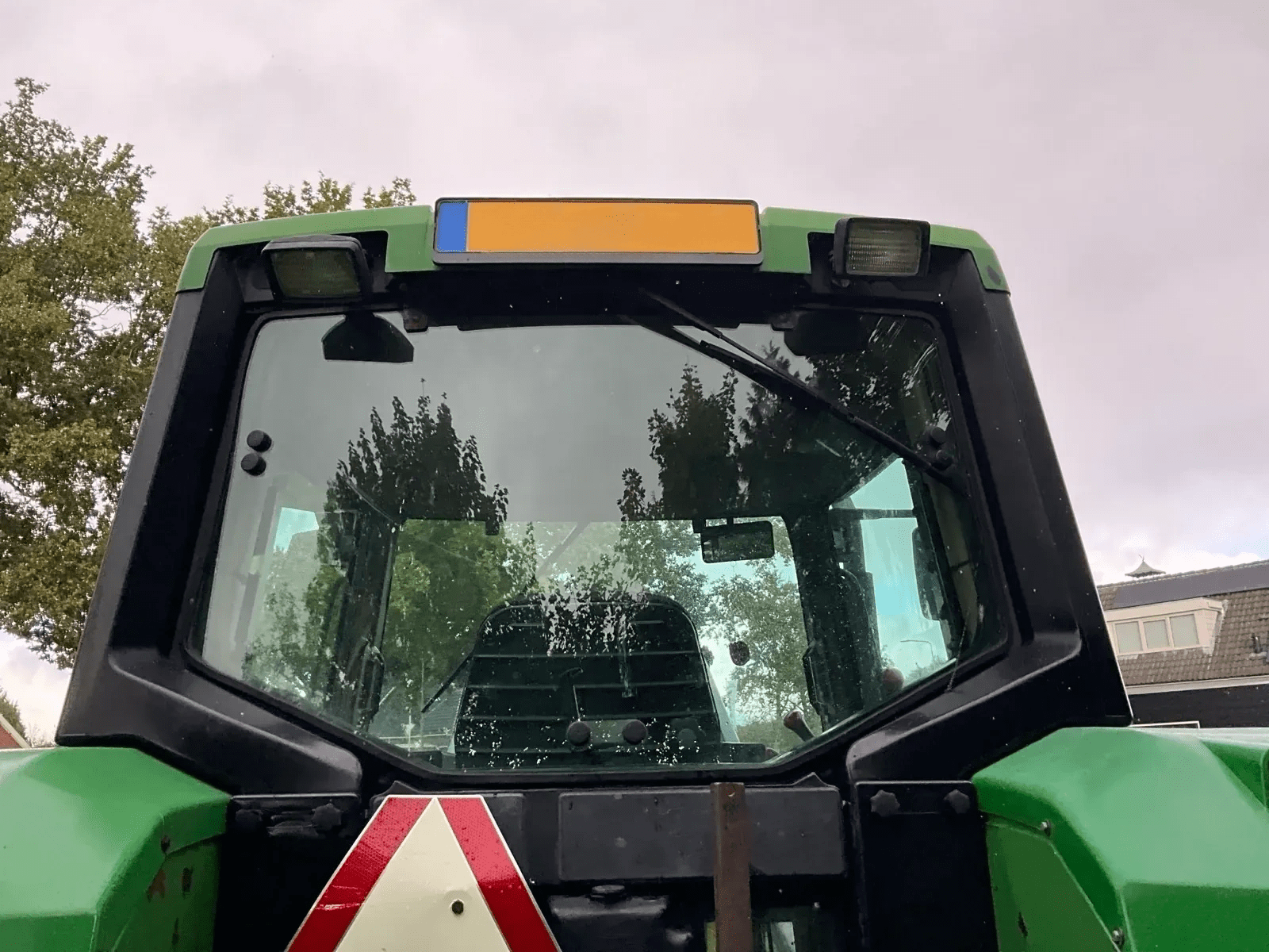 1992 John Deere 6200 Four-wheel drive farm tractor with front loader - Image 6