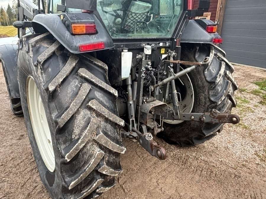 2016 Valtra A93 Tractor with front loader - Image 49