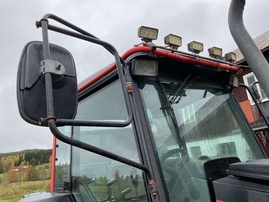 1998 Valtra Valmet 800 Four-Wheel Drive Tractor - Image 56