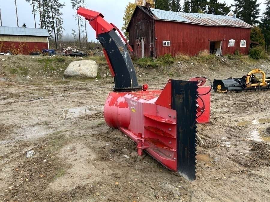 2005 Valtra C130 with snow thrower Tractor - Image 57