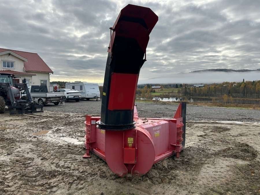2005 Valtra C130 with snow thrower Tractor - Image 58