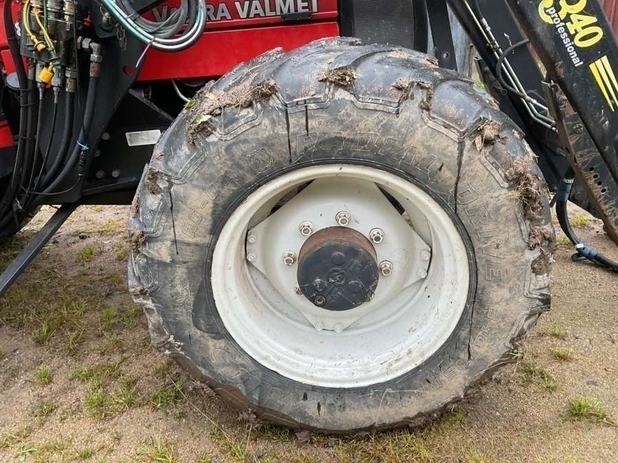 1998 Valtra Valmet 800 Four-Wheel Drive Tractor - Image 60