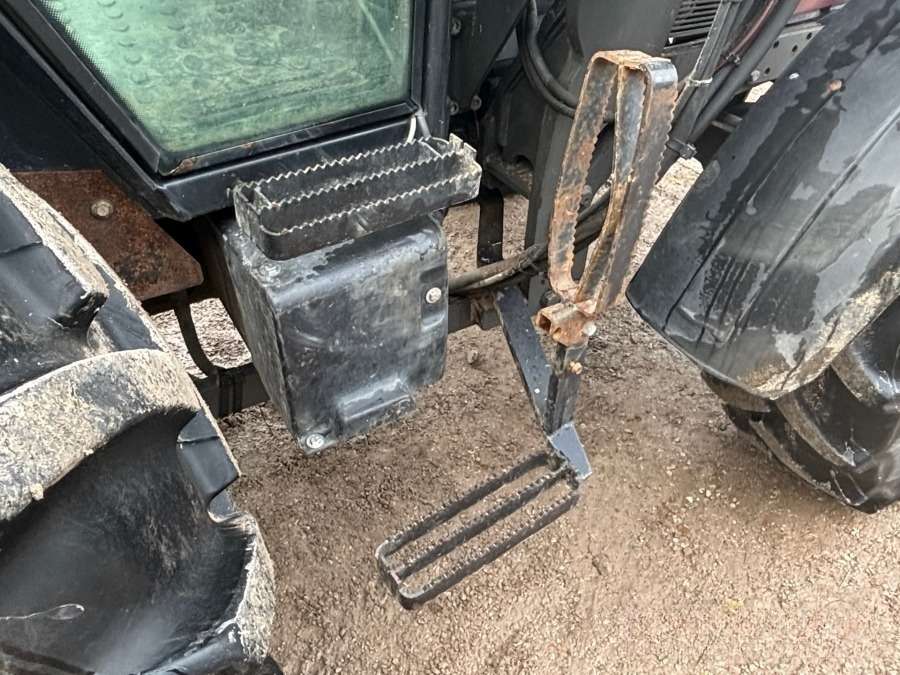 2016 Valtra A93 Tractor with front loader - Image 60
