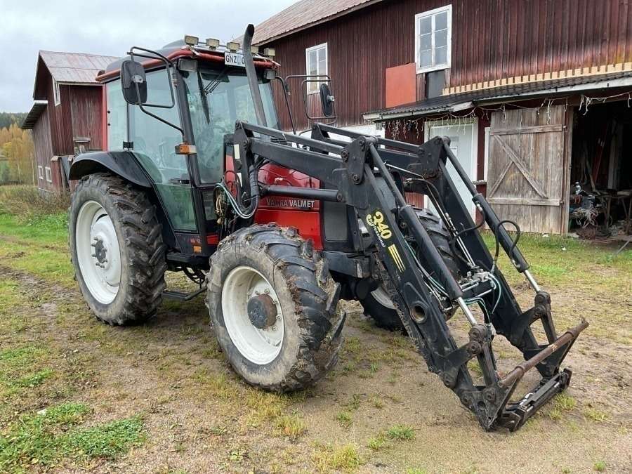 1998 Valtra Valmet 800 Four-Wheel Drive Tractor