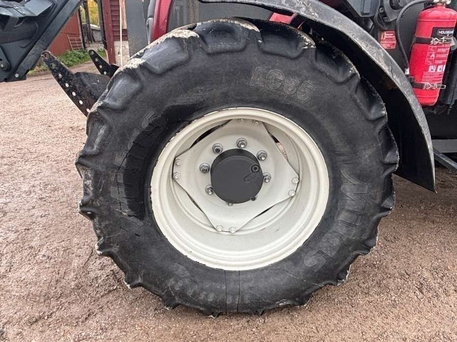 2016 Valtra A93 Tractor with front loader - Image 64