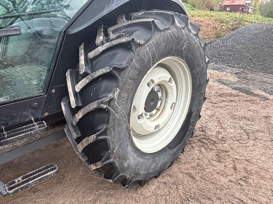 2016 Valtra A93 Tractor with front loader - Image 65
