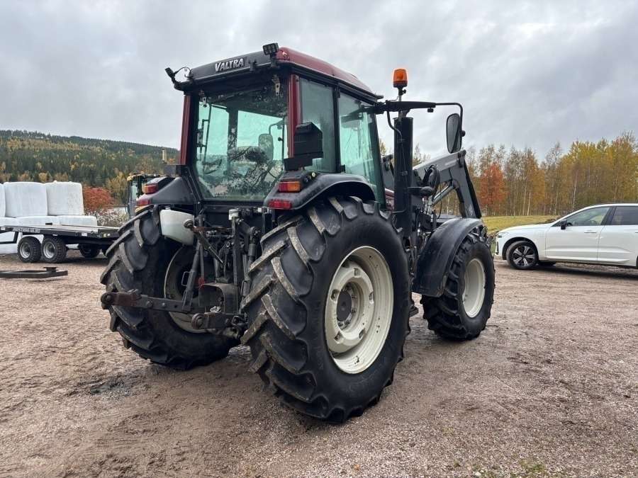 2016 Valtra A93 Tractor with front loader - Image 66