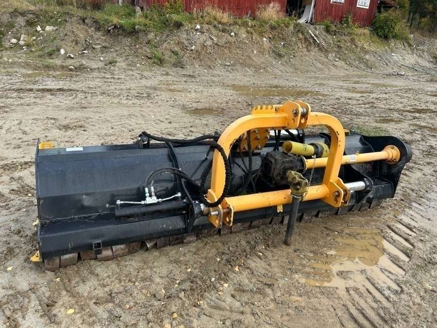 2005 Valtra C130 with snow thrower Tractor - Image 69