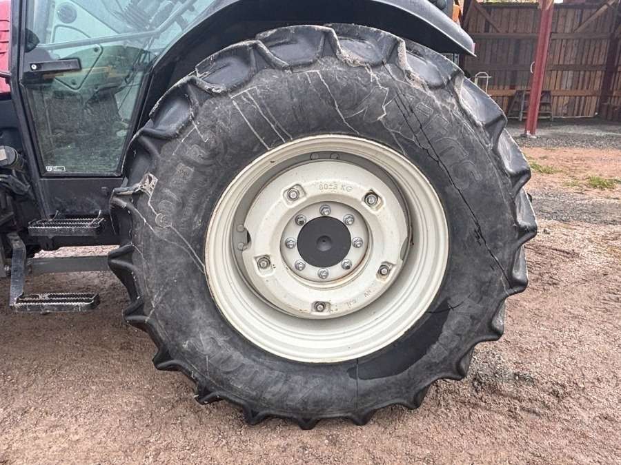 2016 Valtra A93 Tractor with front loader - Image 68