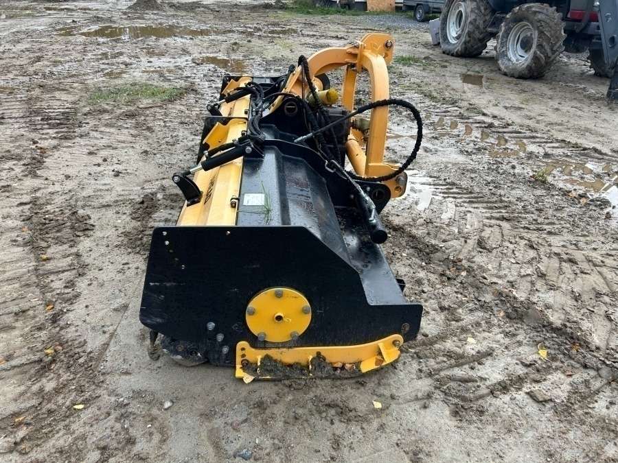 2005 Valtra C130 with snow thrower Tractor - Image 70