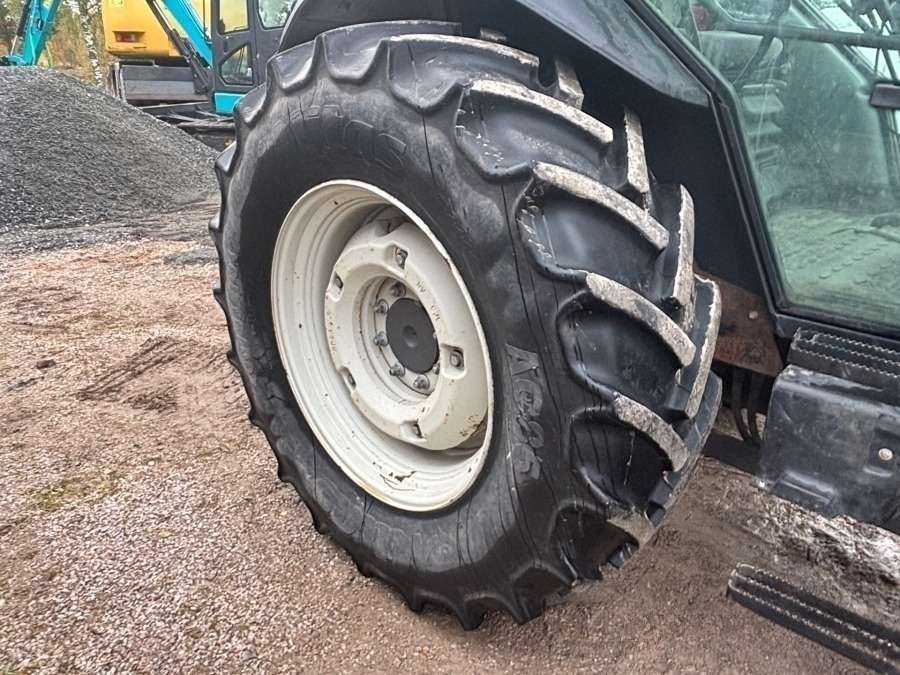 2016 Valtra A93 Tractor with front loader - Image 69