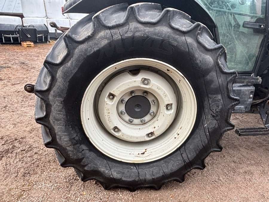 2016 Valtra A93 Tractor with front loader - Image 71