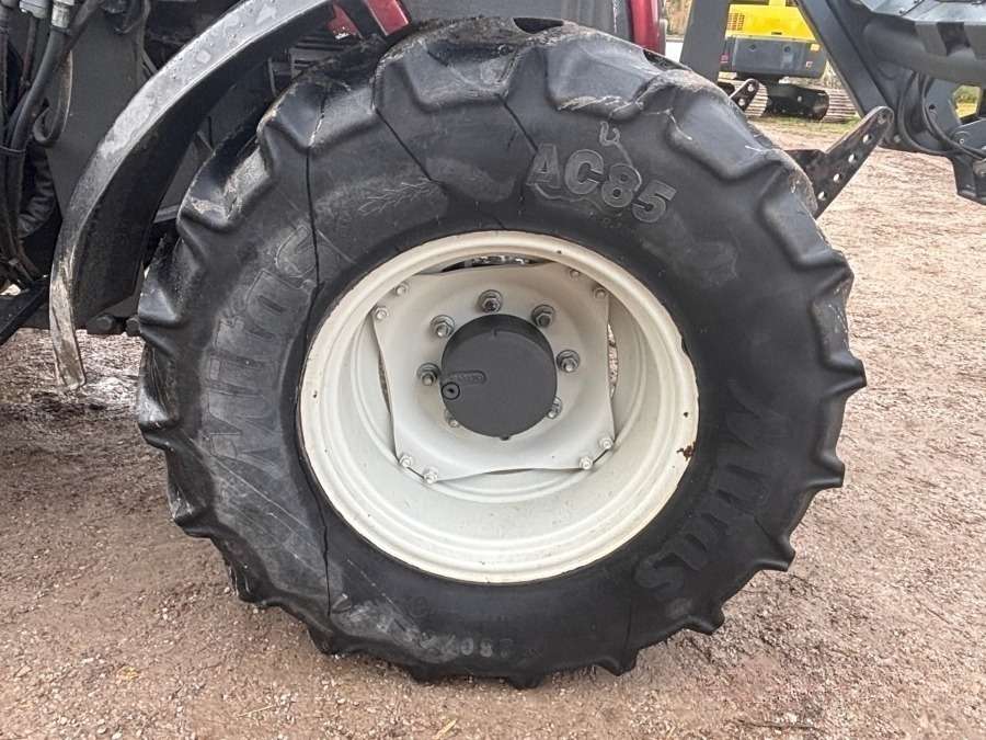 2016 Valtra A93 Tractor with front loader - Image 74