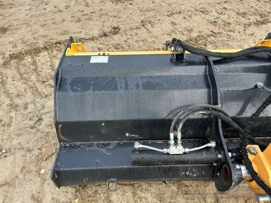 2005 Valtra C130 with snow thrower Tractor - Image 76