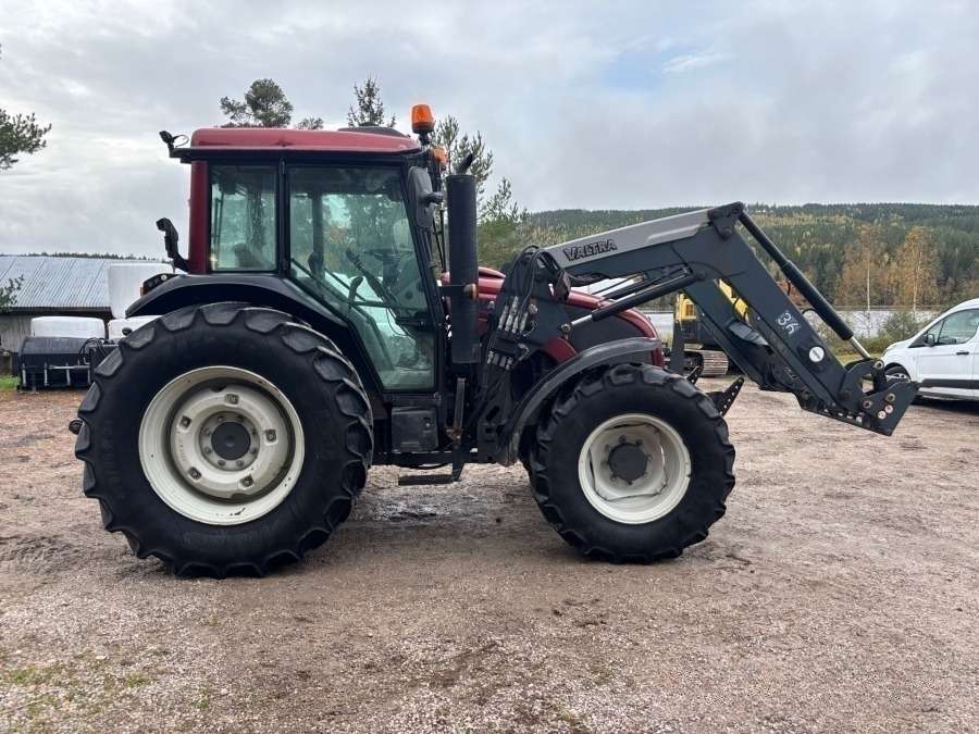 2016 Valtra A93 Tractor with front loader - Image 75