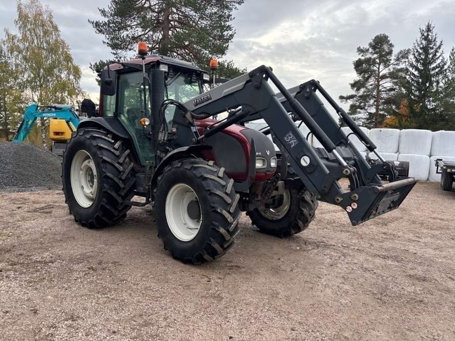 2016 Valtra A93 Tractor with front loader - Image 76